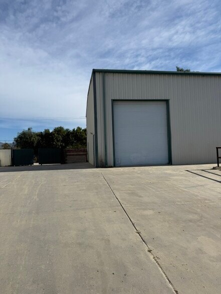 Primary Photo Of 918 Mission Rock Rd, Santa Paula Auto Salvage Facility For Lease