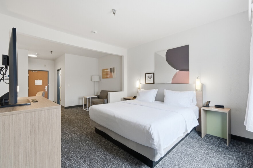 More Photos Of 2705 48th Ave, Moline Hotel For Sale