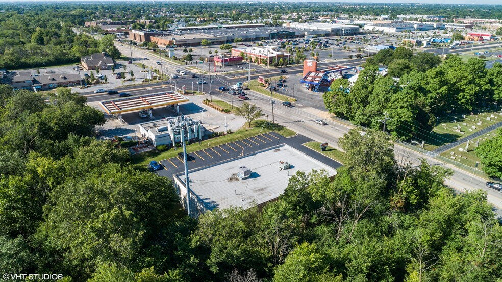 More Photos Of 15801 Oak Park Ave, Oak Forest Showroom For Lease