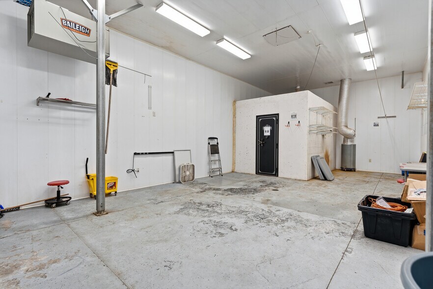 More Photos Of 22900 W Skelly Rd, Haskell Light Manufacturing For Sale