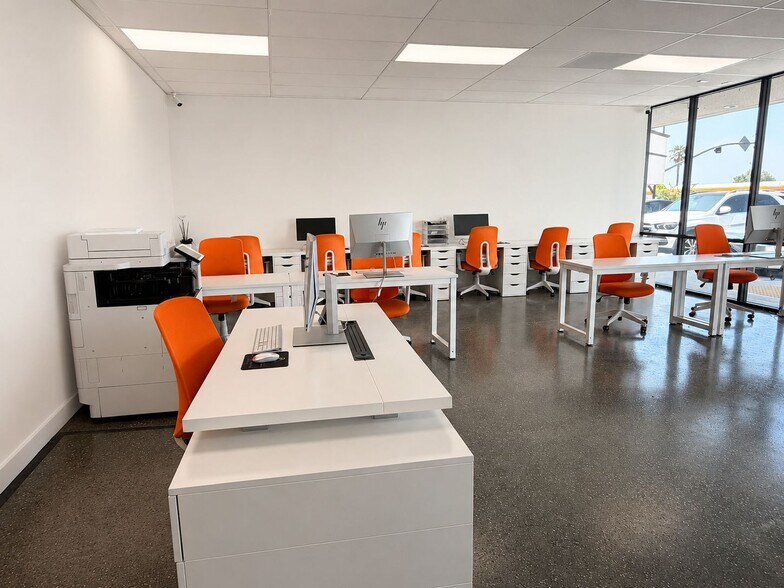 More Photos Of 3061-3075 Foothill Blvd, La Crescenta Storefront Retail Office For Lease