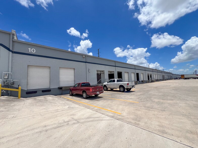 Primary Photo Of 5810-5922 Business Park, San Antonio Warehouse For Lease
