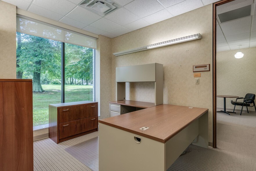 More Photos Of 3825 Columbus Rd, Granville Loft Creative Space For Lease