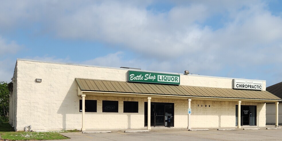 More Photos Of 7109 S Staples St, Corpus Christi General Retail For Sale