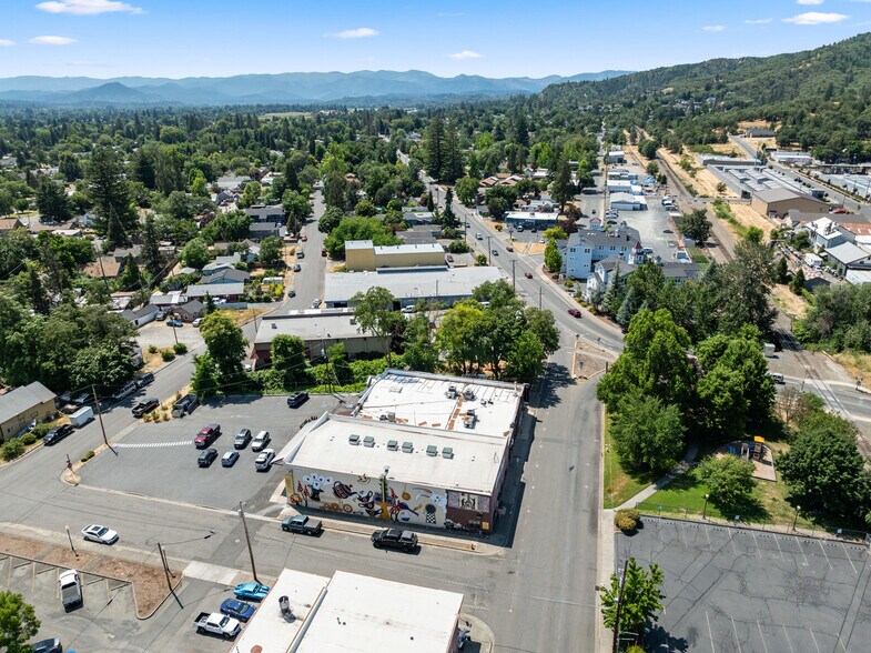 More Photos Of 509 SW G St, Grants Pass Restaurant For Sale