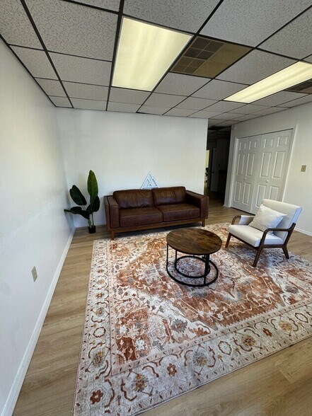 More Photos Of 1511 Seminola Blvd, Casselberry Warehouse For Lease