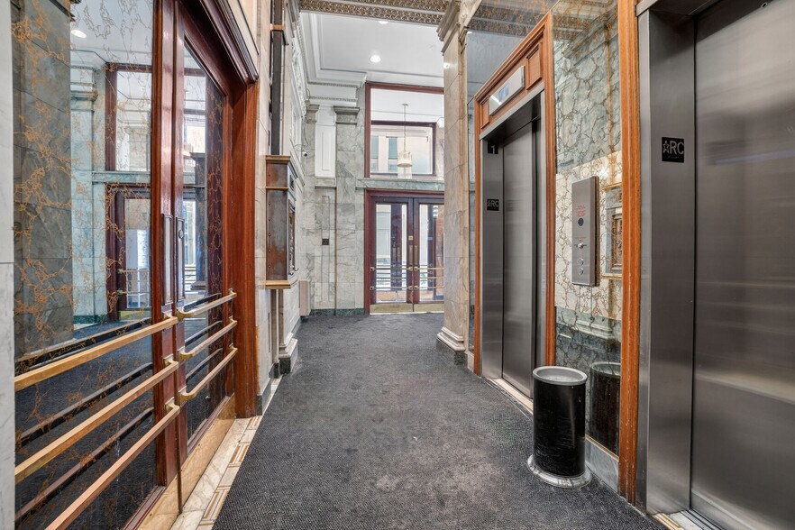 More Photos Of 84 Rue Notre-Dame O, Montréal Office For Lease
