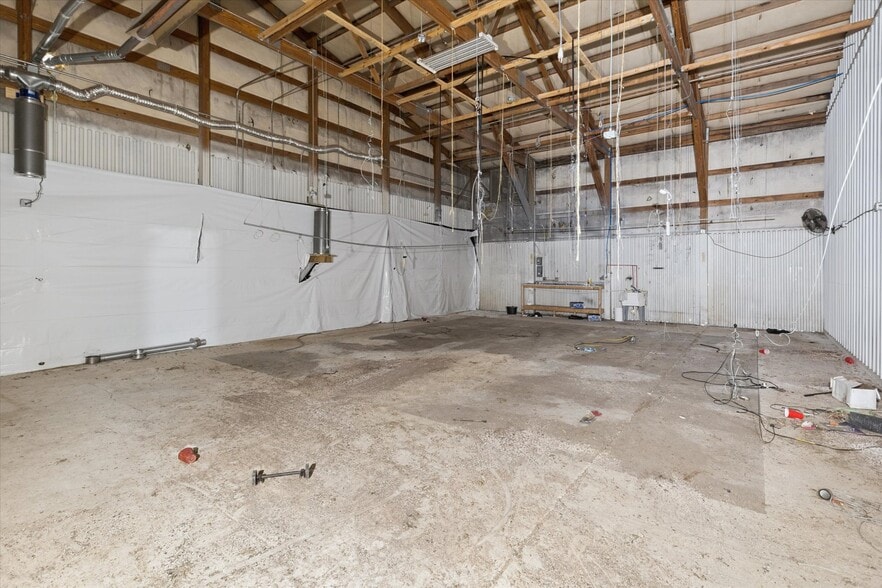 More Photos Of 211 Lee St, Saginaw Manufacturing For Sale