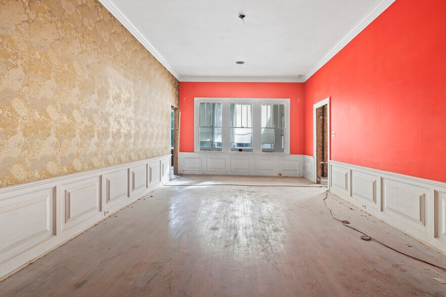 More Photos Of 752 N Columbia St, Covington Office Residential For Sale