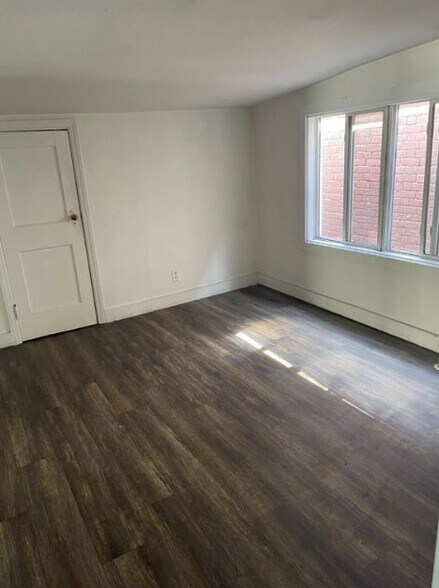 More Photos Of 12 Park Pl, Hudson Storefront Retail Residential For Lease