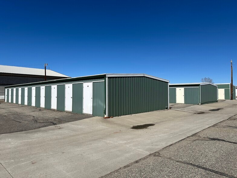 More Photos Of 67 Tweed Ln, Lander Self Storage For Sale