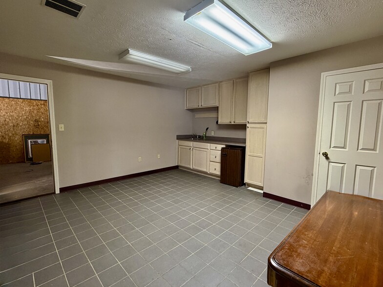 More Photos Of 2558-2600 E 55th Pl, Indianapolis Warehouse For Sale