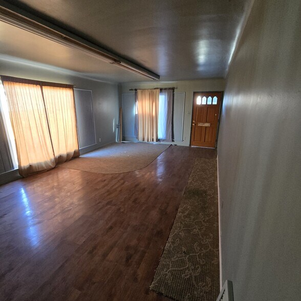 More Photos Of 15709 Bellflower Blvd, Bellflower General Retail For Sale