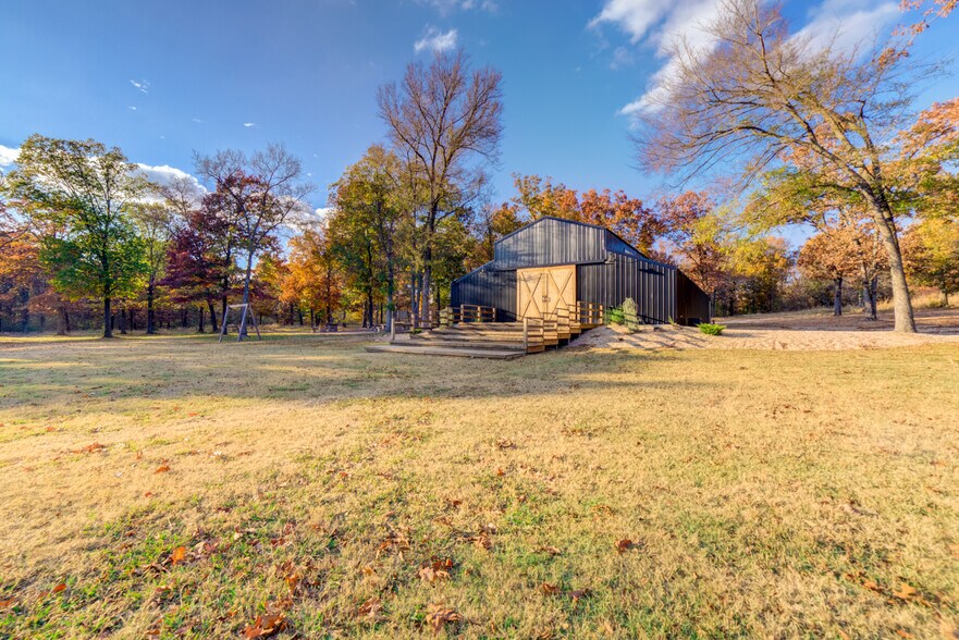 More Photos Of 446724 E 390 Rd, Langley Hotel For Sale