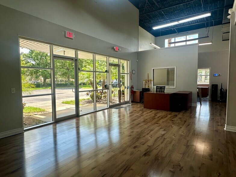 More Photos Of 8810 Commodity Cir, Orlando Showroom For Sale