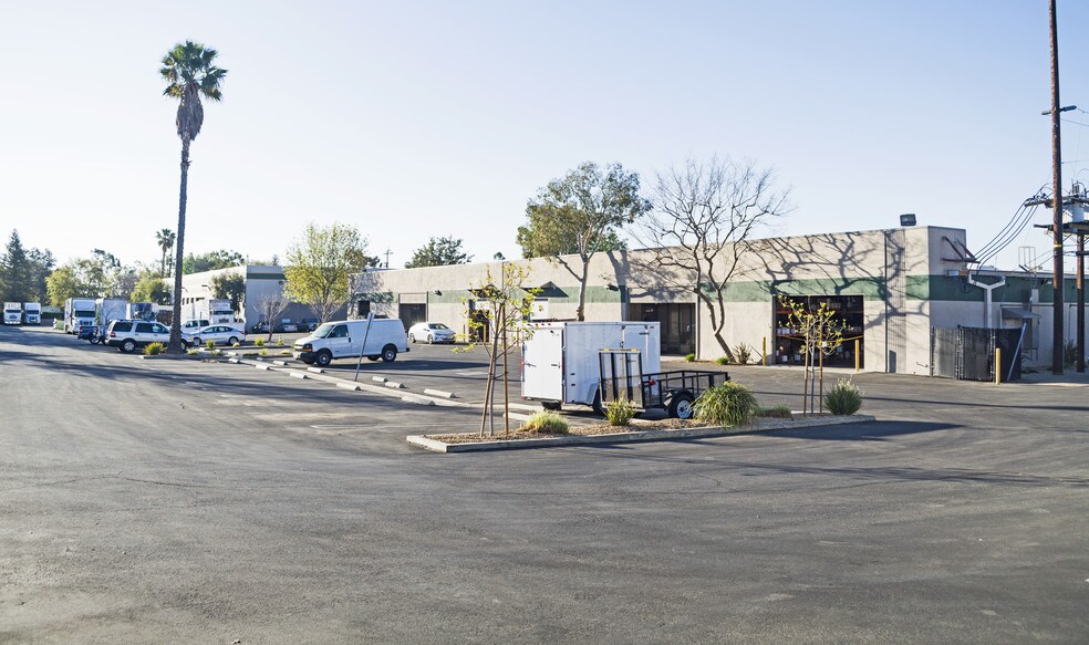 More Photos Of 12701 Van Nuys Blvd, Pacoima Warehouse For Lease