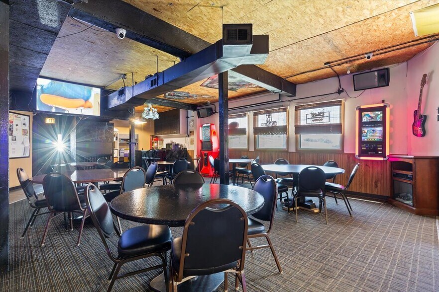 More Photos Of 626 16th Avenue, Council Bluffs General Retail For Sale