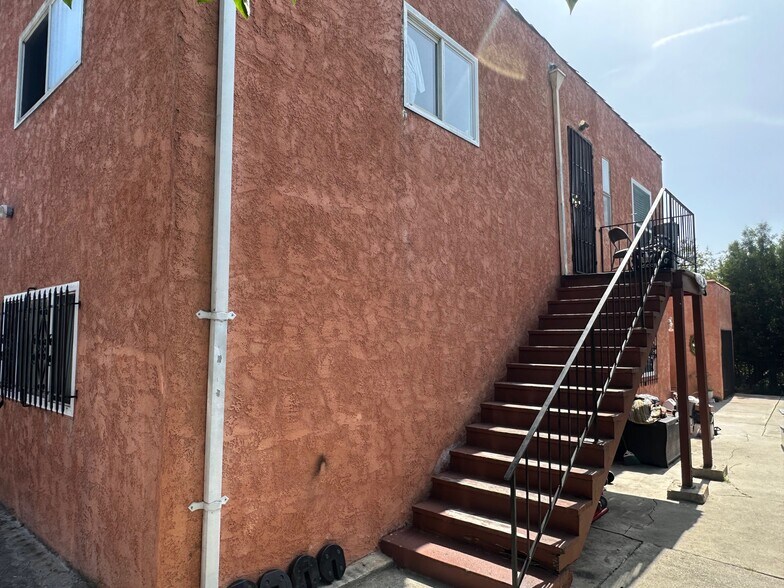 More Photos Of 3939 W 28th St, Los Angeles Multifamily For Sale