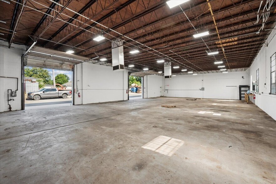 More Photos Of 21 5th St, Somerville Warehouse For Lease