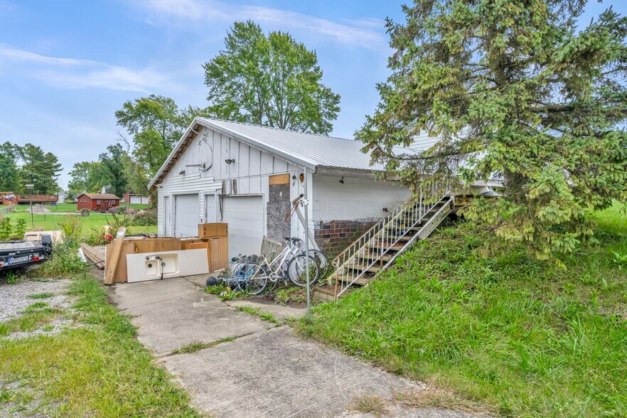 More Photos Of 100 Factory St, LaGrange Flex For Sale