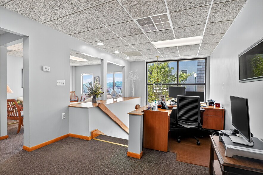 More Photos Of 29 E Beau St, Washington Medical For Sale