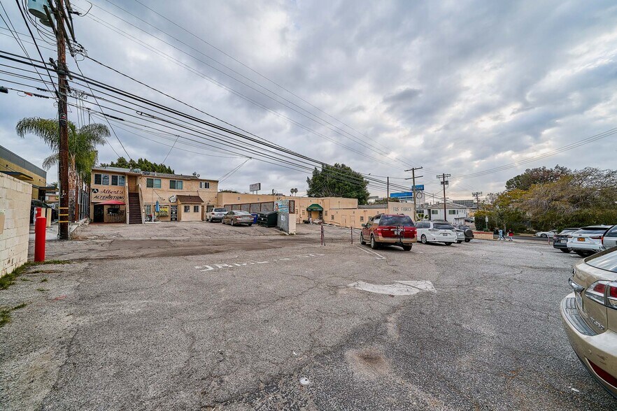 More Photos Of 10627 W Pico Blvd, Los Angeles Freestanding For Lease