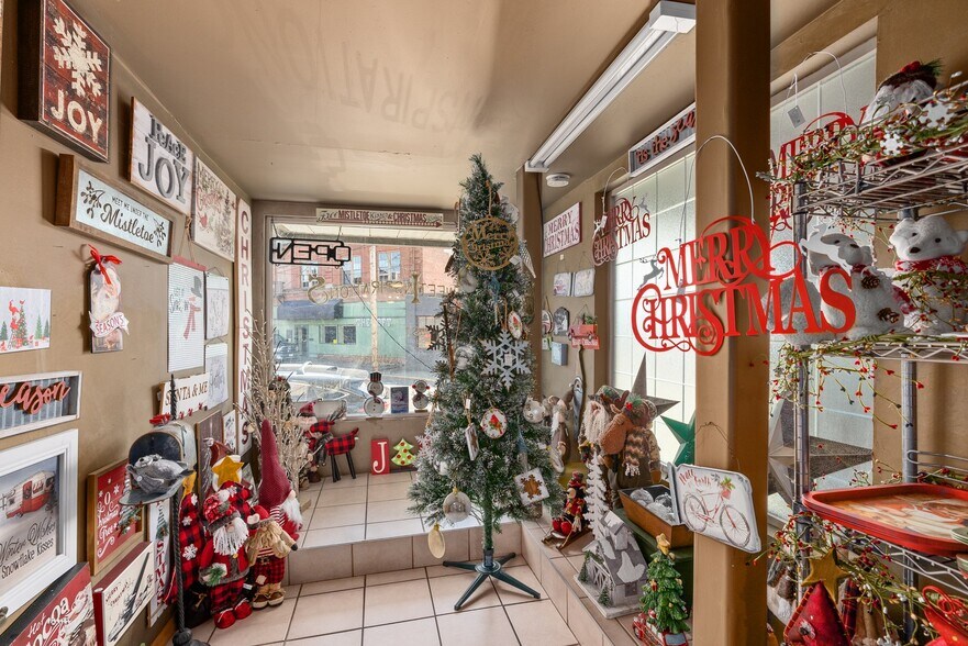 More Photos Of 531-535 N Market Blvd, Chehalis Restaurant For Sale