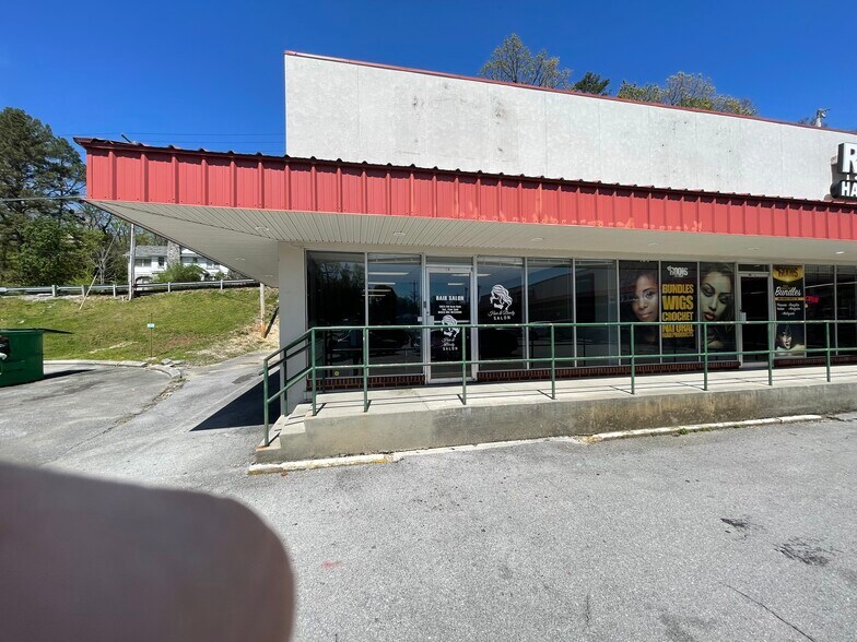 More Photos Of 3913 Brainerd Rd, Chattanooga General Retail For Sale