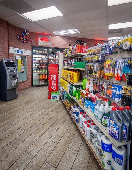 More Photos Of 45 Austin St, Hempstead Service Station For Sale