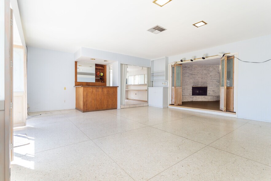 More Photos Of 9826 Columbus Ave, North Hills Multifamily For Sale