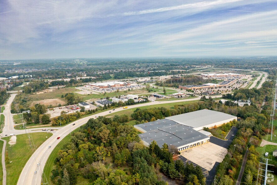 More Photos Of 2737 S Adams Rd, Rochester Hills Warehouse For Lease
