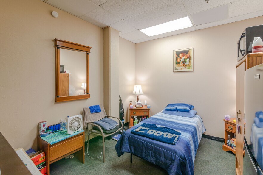 More Photos Of 2101 E Ben White Blvd, Austin Shelter For Sale