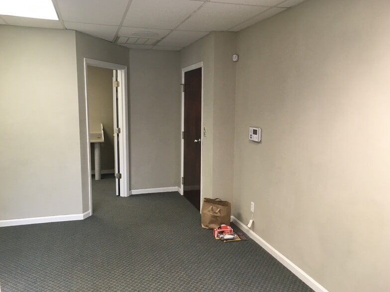 More Photos Of 2225 Ashley Crossing Dr, Charleston Office Residential For Lease