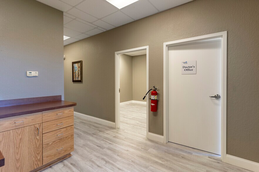 More Photos Of 301 Skyline Dr, Lady Lake Medical For Sale