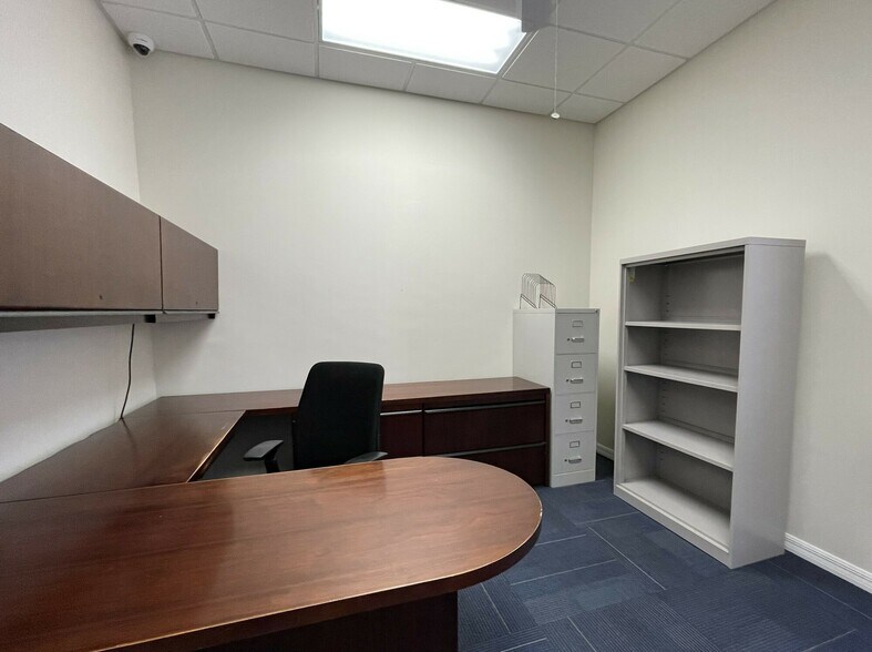 More Photos Of 1701 NW 80th Blvd, Gainesville Office For Sale
