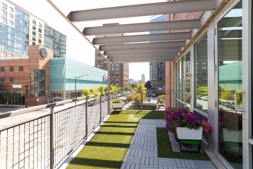More Photos Of 1030 W Chicago Ave, Chicago Office For Sale