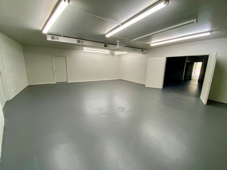 More Photos Of 330-336 E Main St, Twin Lakes General Retail For Lease