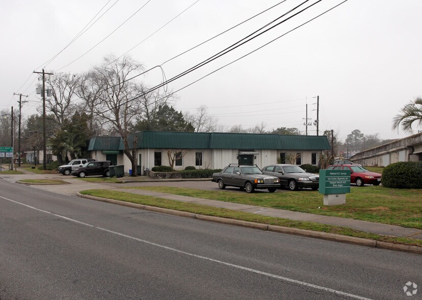 Primary Photo Of 44 Folly Rd Blvd, Charleston Medical For Lease