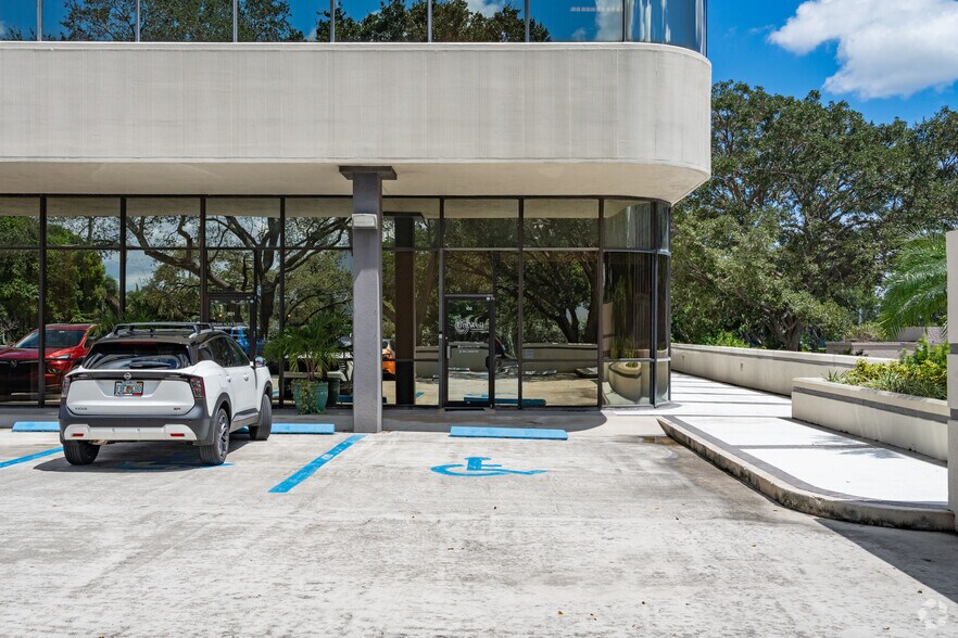 More Photos Of 1900 Glades Rd, Boca Raton Coworking Space