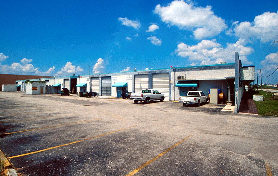 More Photos Of 7752-7776 NW 71st St, Miami Warehouse For Sale