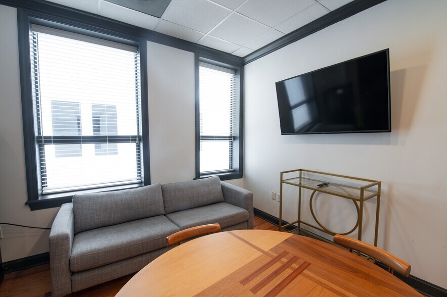 More Photos Of 442 W Kennedy Blvd, Tampa Office For Lease