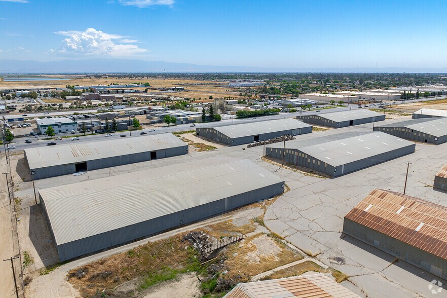 More Photos Of 120 Washington St, Bakersfield Warehouse For Sale