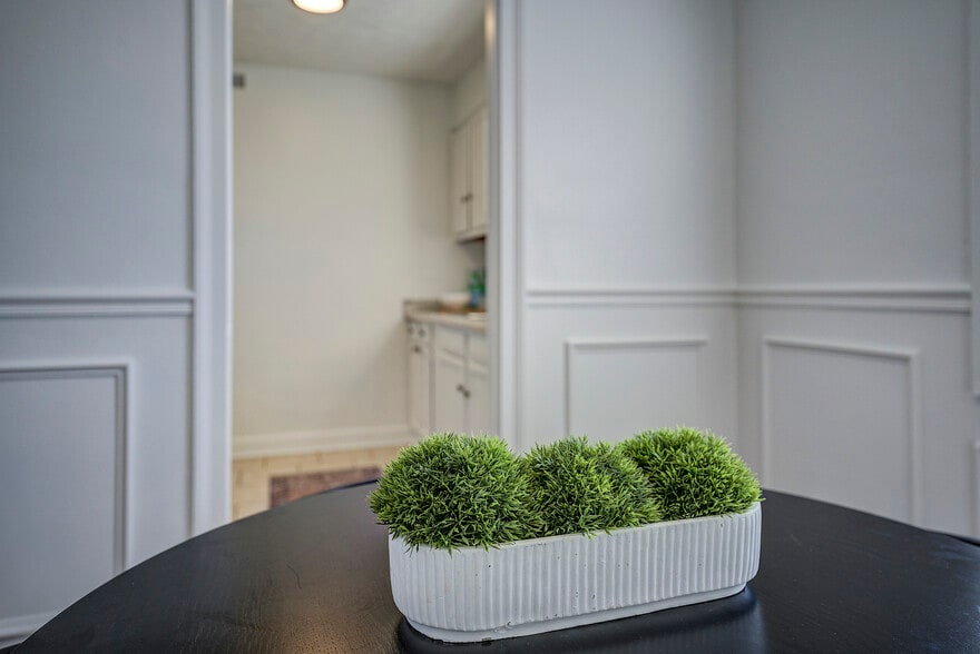 More Photos Of 132 Mesa Ln, Bristol Apartments For Sale