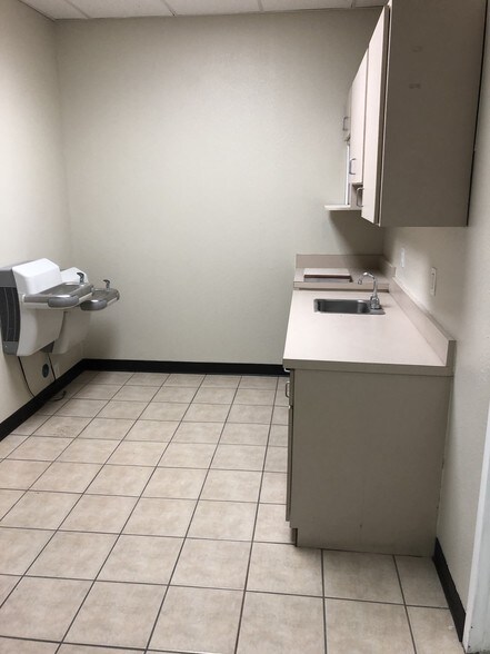 More Photos Of 11601 Pellicano Dr, El Paso Warehouse For Lease