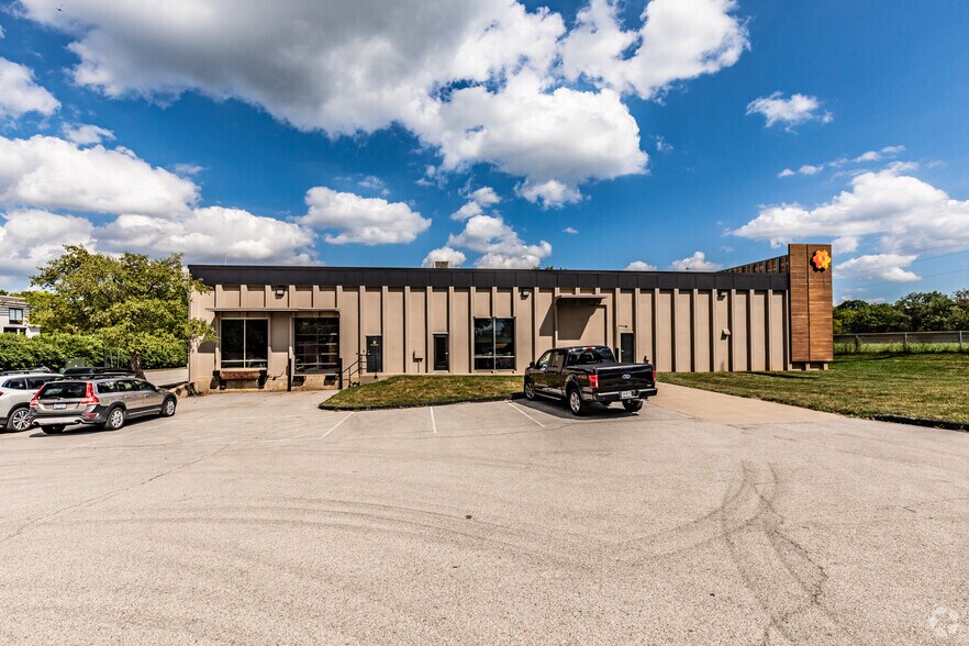More Photos Of 10770 El Monte St, Overland Park Office For Lease