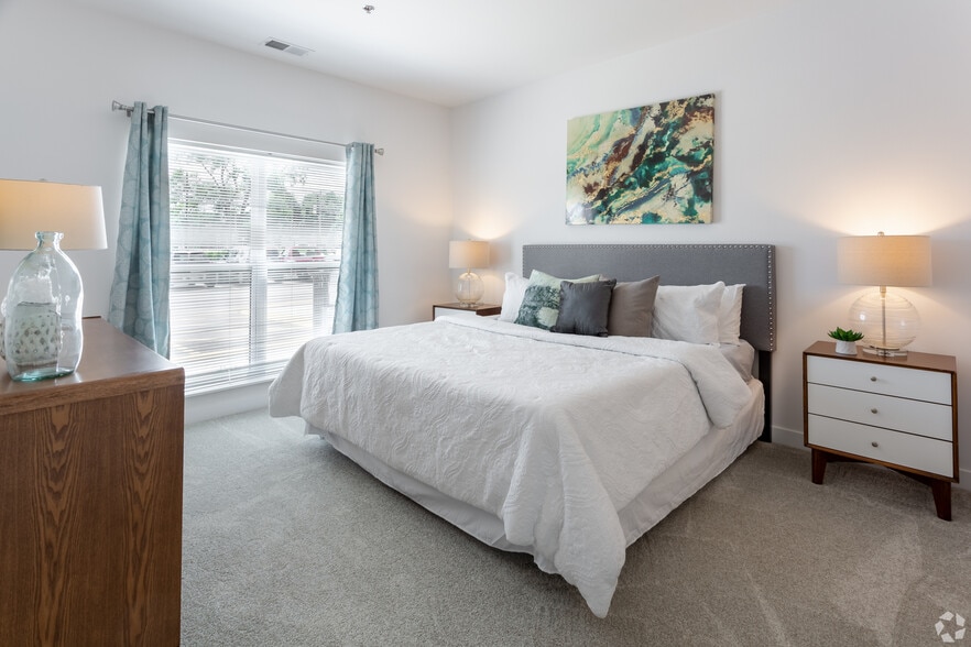 More Photos Of 355 N La Fox St, South Elgin Apartments For Sale