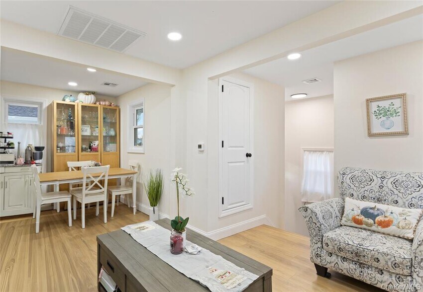 More Photos Of 305 4th Ave, Bay Shore Freestanding For Sale