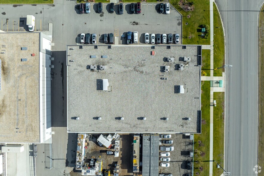 More Photos Of 7615-7633 57th St SE, Calgary Service For Lease