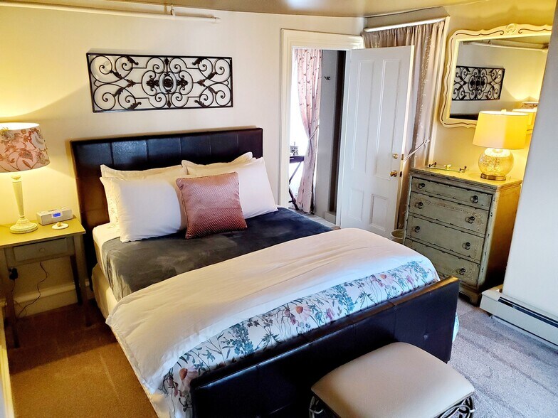 More Photos Of 91 South St, Gorham Hospitality For Sale