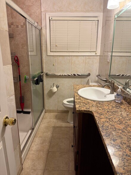 More Photos Of 3147 Shallowford Rd, Atlanta Office For Sale
